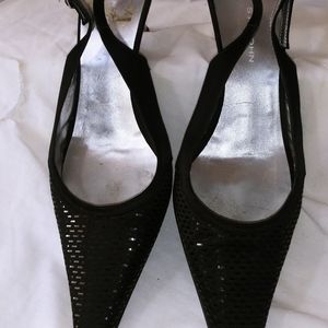 St John kitten heel